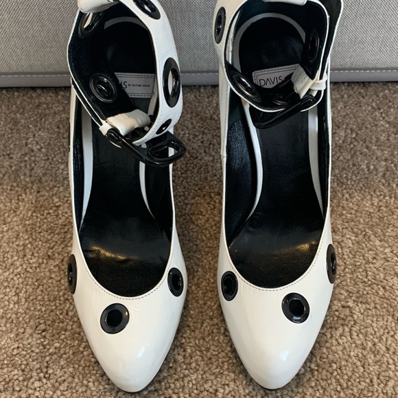 Davis by Ruthie Davis - Picture 2 of 7